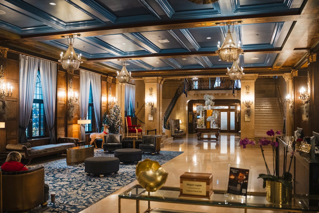 Luxurious hotel lobby in Québec, Canada featuring elegant decor and grand chandeliers.